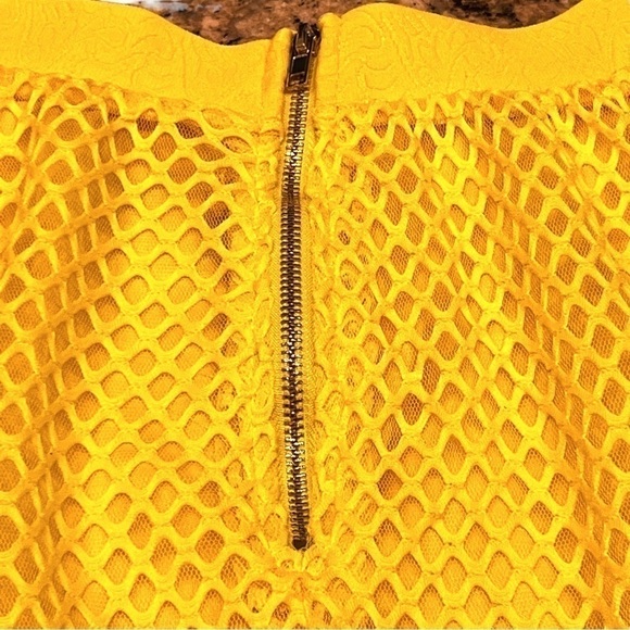METRO Wear Women’s Yellow Diamond Mesh Pleated Flowy Modern A Line Skirt, Size S - Picture 10 of 13